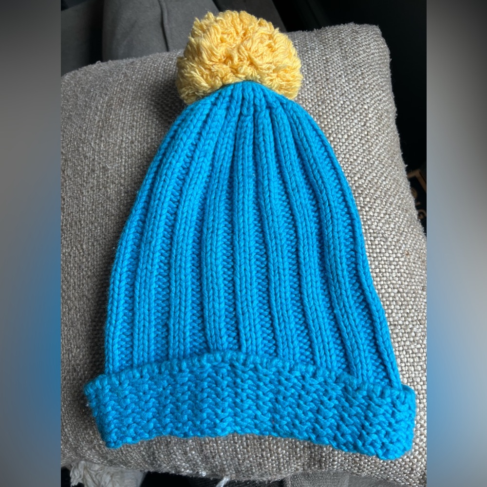 GAP blue hat with yellow Pom Pom ✨